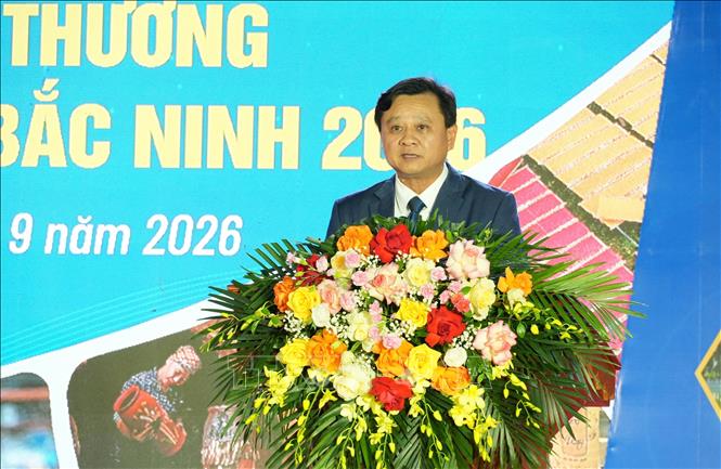 Phó Giám đốc Sở Công Thương tỉnh Bắc Ninh Nguyễn Văn Phương phát biểu khai mạc hội chợ. Ảnh: Việt Hùng - TTXVN