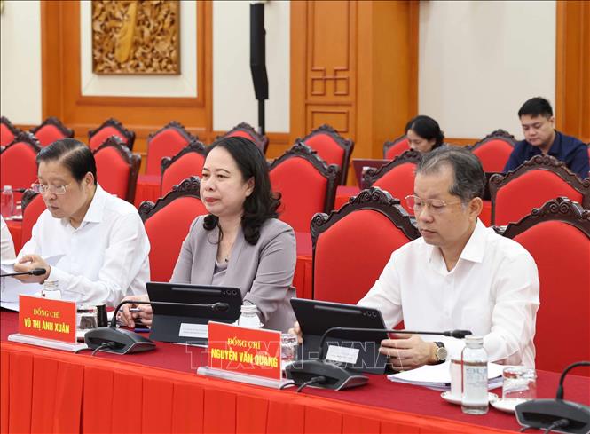 Các đại biểu tham dự Phiên họp thứ hai của Ban Chỉ đạo Tổng kết 100 năm Đảng lãnh đạo cách mạng Việt Nam, định hướng lãnh đạo phát triển đất nước trong 100 năm tiếp theo và Tổng kết 40 năm thực hiện Cương lĩnh xây dựng đất nước trong thời kỳ quá độ lên chủ nghĩa xã hội. Ảnh: Thống Nhất – TTXVN