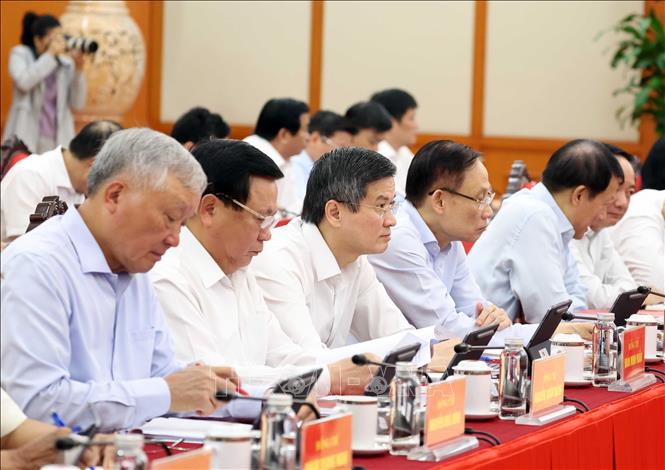 Các đại biểu tham dự Phiên họp thứ hai của Ban Chỉ đạo Tổng kết 100 năm Đảng lãnh đạo cách mạng Việt Nam, định hướng lãnh đạo phát triển đất nước trong 100 năm tiếp theo và Tổng kết 40 năm thực hiện Cương lĩnh xây dựng đất nước trong thời kỳ quá độ lên chủ nghĩa xã hội. Ảnh: Thống Nhất – TTXVN
