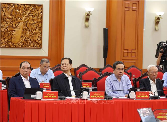Các đại biểu tham dự Phiên họp thứ hai của Ban Chỉ đạo Tổng kết 100 năm Đảng lãnh đạo cách mạng Việt Nam, định hướng lãnh đạo phát triển đất nước trong 100 năm tiếp theo và Tổng kết 40 năm thực hiện Cương lĩnh xây dựng đất nước trong thời kỳ quá độ lên chủ nghĩa xã hội. Ảnh: Thống Nhất – TTXVN