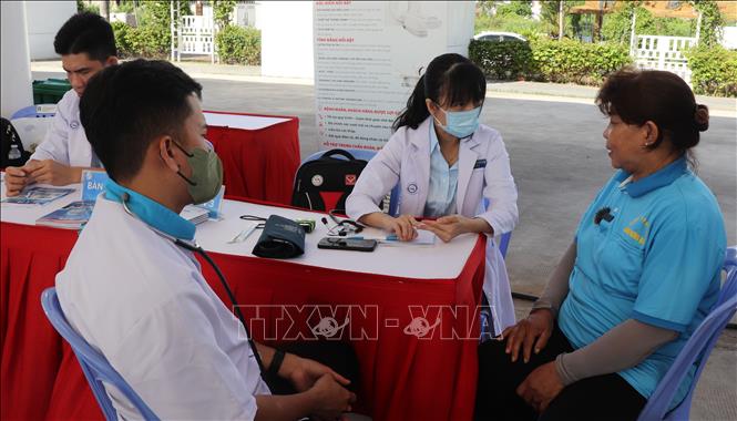 Các hoạt động chăm lo sức khỏe cho phụ nữ được triển khai thường xuyên ở các xã, phường Cần Thơ. Ảnh: Nguyễn Hằng - TTXVN