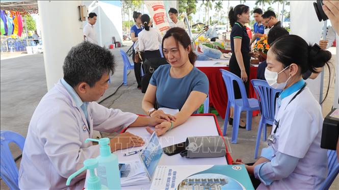 Các hoạt động chăm lo sức khỏe cho phụ nữ được triển khai thường xuyên ở các xã, phường Cần Thơ. Ảnh: Nguyễn Hằng - TTXVN