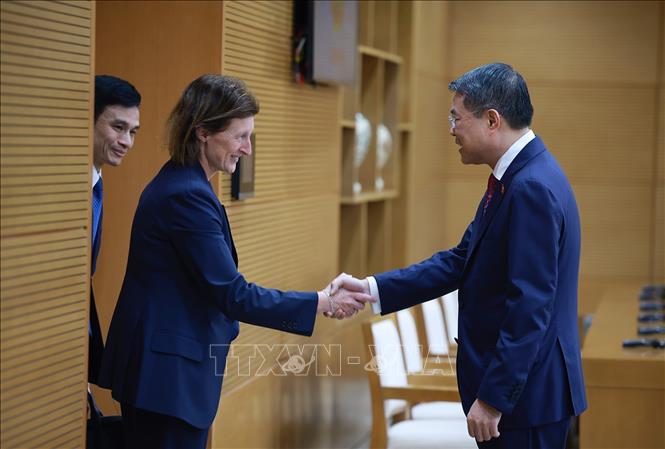 Thủ tướng Lê Minh Hưng tiếp bà Fiona Bassett, Tổng Giám đốc Điều hành FTSE Russell. Ảnh: Dương Giang – TTXVN
