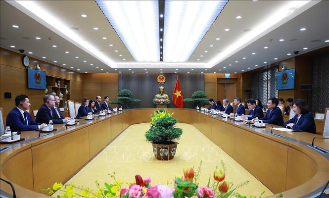 Thủ tướng Lê Minh Hưng tiếp bà Fiona Bassett, Tổng Giám đốc Điều hành FTSE Russell. Ảnh: Dương Giang – TTXVN