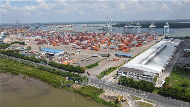 Hệ thống cảng biển TP. Hồ Chí Minh đẩy mạnh kết nối, chuyển đổi xanh để tăng sức cạnh tranh. Ảnh: Huỳnh Sơn - TTXVN