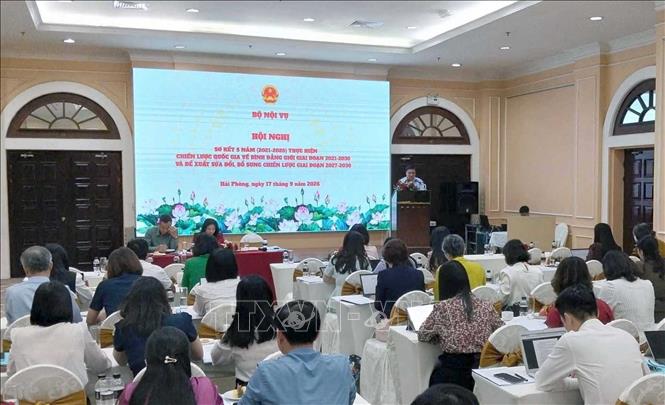 Toàn cảnh Hội nghị đánh giá kết quả 5 năm thực hiện Chiến lược quốc gia về bình đẳng giới giai đoạn 2021 - 2030, đồng thời lấy ý kiến đề xuất sửa đổi, bổ sung Chiến lược cho giai đoạn 2027 - 2030. Ảnh: Hoàng Ngọc – TTXVN 
