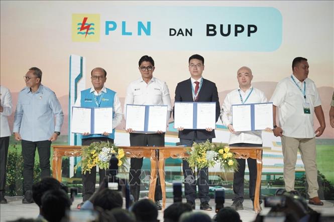 Lễ ký Thỏa thuận mua bán điện (PJBL) giữa đơn vị phát triển PSEL và Tập đoàn Điện lực Indonesia (PLN). Ảnh: Đỗ Quyên – PV TTXVN tại Indonesia