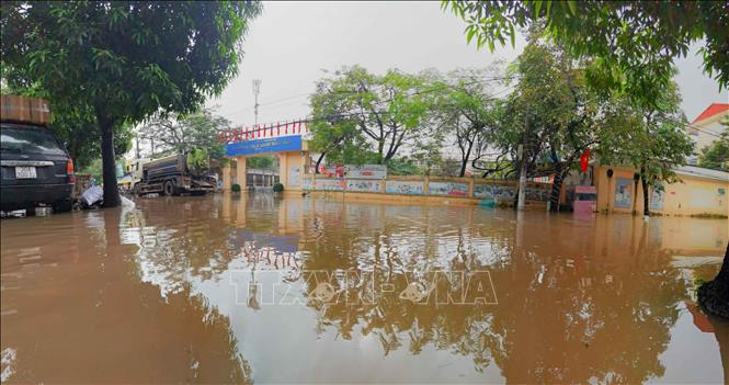 Ngày 17/9/2026, trường Tiểu học Tây Mỗ (phường Tây Mỗ) ngập trong nước, học sinh không thể tới trường. Ảnh: Thanh Tùng - TTXVN