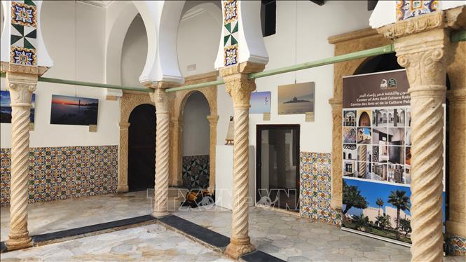 Cột trụ bằng đá sa thạch. Ảnh: Mạnh Hùng – PV TTXVN tại Algeria