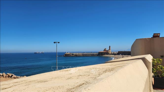 Cung điện nhìn ra biển Địa Trung Hải. Ảnh: Mạnh Hùng – PV TTXVN tại Algeria
