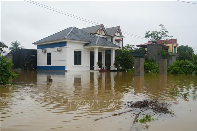 Trước diễn biến phức tạp của mưa lớn, tỉnh Thanh Hóa đã tập trung lãnh đạo, chỉ đạo, triển khai đồng bộ các biện pháp ứng phó, hạn chế thấp nhất thiệt hại do thiên tai gây ra. Ảnh: Hoa Mai - TTXVN