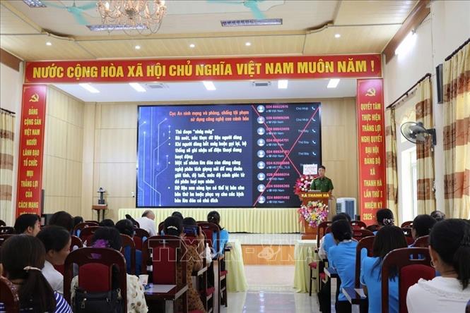 Hội Phụ nữ xã Thanh Hà, thành phố Hải Phòng tổ chức tập huấn cho hội viên phụ nữ trên địa bàn về kỹ năng an toàn trên không gian mạng. Ảnh: Mạnh Minh - TTXVN