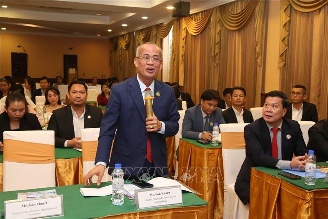 Hiệu trưởng Đại học Quốc gia Battambang, ông Sok Khorn nêu ý kiến tại diễn đàn. Ảnh: Minh Hưng - PV TTXVN tại Campuchia
