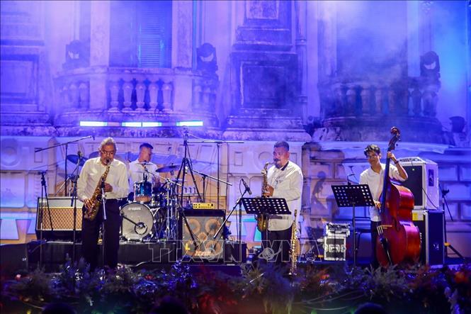 Nhóm nhạc Jazz sông Hồng biểu diễn tại chương trình. Ảnh: Khánh Hoà - TTXVN