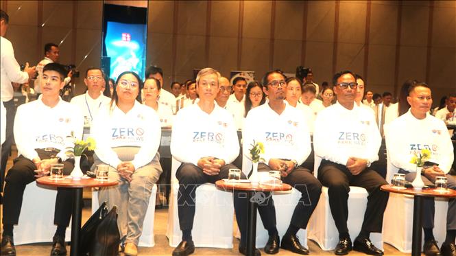 Đại sứ Nguyễn Minh Vũ (thứ ba từ trái sang) tham dự diễn đàn. Ảnh: Huy Bình - P/v TTXVN tại Campuchia