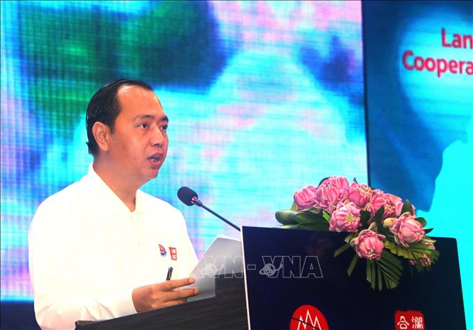 Bộ trưởng Bộ Thông tin Campuchia Neth Pheaktra phát biểu tại diễn đàn. Ảnh: Huy Bình - P/v TTXVN tại Campuchia