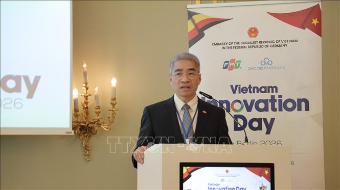 Đại sứ Việt Nam tại Đức Nguyễn Đắc Thành phát biểu khai mạc Ngày Đổi mới sáng tạo Việt Nam 2026 tại Berlin. Ảnh: Thu Hằng - PV TTXVN tại Đức