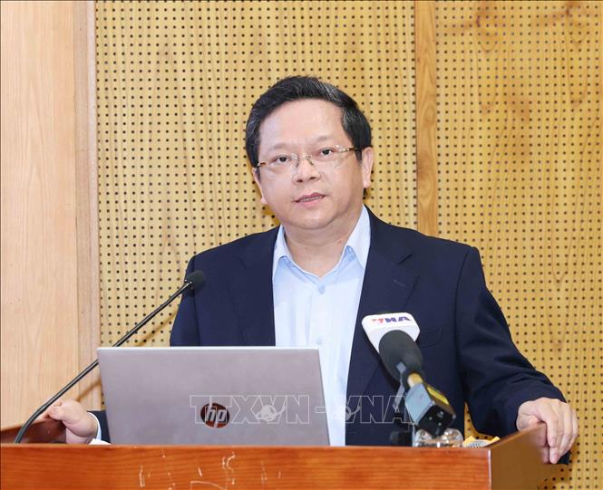 Đồng chí Nguyễn Đức Hiển, Phó Trưởng Ban Chính sách, Chiến lược Trung ương thông tin Chuyên đề tại hội nghị. Ảnh: Phương Hoa - TTXVN