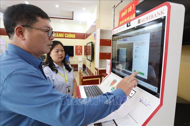 Hướng dẫn người dân thực hiện thủ tục hành chính qua 