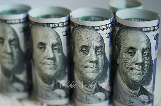 Ngày 16/9/2026, Ủy ban Thị trường Mở Liên bang (FOMC) thuộc Cục Dự trữ Liên bang Mỹ (FED) đã nhất trí tăng lãi suất thêm 25 điểm cơ bản, lên mức 3,75-4%, đánh dấu lần đầu tiên trong 3 năm qua cơ quan này nâng lãi suất nhằm kiềm chế lạm phát. Trong ảnh: Đồng đô la Mỹ tại Washington D.C. Ảnh: THX/TTXVN phát