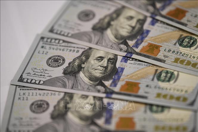 Ngày 16/9/2026, Ủy ban Thị trường Mở Liên bang (FOMC) thuộc Cục Dự trữ Liên bang Mỹ (FED) đã nhất trí tăng lãi suất thêm 25 điểm cơ bản, lên mức 3,75-4%, đánh dấu lần đầu tiên trong 3 năm qua cơ quan này nâng lãi suất nhằm kiềm chế lạm phát. Trong ảnh: Đồng đô la Mỹ tại Washington D.C. Ảnh: THX/TTXVN phát