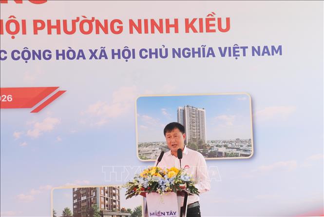 Ông Trần Ngọc Tân, Tổng Giám đốc Công ty CP Xây dựng Hợp Lực, đại diện cho nhà thầu phát biểu. Ảnh: Ngọc Thiện - TTXVN