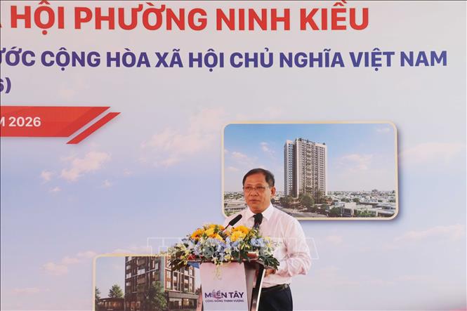 Ông Trần Chí Hùng, Phó Chủ tịch UBND thành phố Cần Thơ, phát biểu. Ảnh: Ngọc Thiện - TTXVN