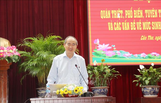GS.TS Nguyễn Thiện Nhân, nguyên Ủy viên Bộ Chính trị, nguyên Phó Thủ tướng Chính phủ, trình bày các chuyên đề tại hội nghị. Ảnh: Ngọc Thiện - TTXVN