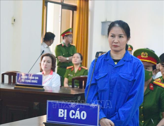 Bị cáo Nguyễn Thị Hằng lĩnh án 30 năm tù về tội “Lừa đảo chiếm đoạt tài sản” và “Rửa tiền”. Ảnh: Văn Sĩ - TTXVN