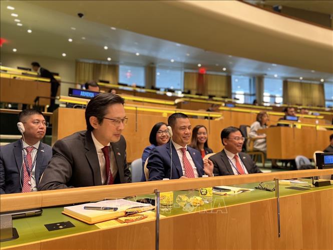  Việt Nam được bầu vào Hội đồng Nhân quyền Liên hợp quốc nhiệm kỳ 2023–2025, tiếp tục tham gia một cơ chế đa phương quan trọng về quyền con người. Trong ảnh: Đoàn Việt Nam tham dự phiên họp bỏ phiếu và công bố kết quả thành viên Hội đồng Nhân quyền Liên Hợp Quốc (10/2022). Ảnh: TTXVN phát
