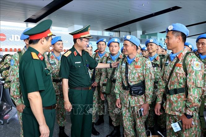  Việt Nam tiếp tục bổ sung lực lượng cho các phái bộ gìn giữ hòa bình Liên hợp quốc, duy trì đóng góp trực tiếp cho hòa bình và an ninh quốc tế. Trong ảnh: Đội Công binh số 4 lên đường thực hiện nhiệm vụ gìn giữ hòa bình Liên hợp quốc (9/2025). Ảnh: Tuấn Anh - TTXVN