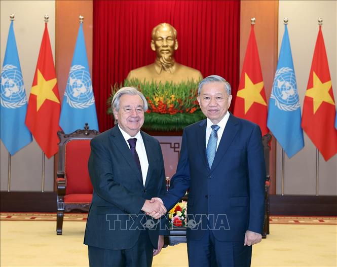 Công ước Liên hợp quốc về chống tội phạm mạng (Công ước Hà Nội) là một dấu ấn nổi bật của Việt Nam trong thúc đẩy hợp tác đa phương về một vấn đề toàn cầu mới. Trong ảnh: Tổng Bí thư Tô Lâm tiếp Tổng Thư ký Liên hợp quốc António Guterres nhân chuyến thăm Việt Nam và dự Lễ mở ký Công ước Hà Nội. Ảnh: Thống Nhất – TTXVN