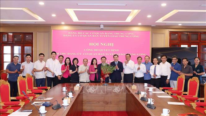 Đồng chí Trần Thanh Lâm và các đại biểu dự hội nghị chụp ảnh chung. Ảnh: Phương Hoa - TTXVN