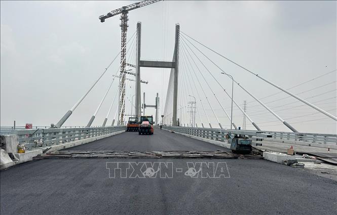 Thảm nhựa tại Dự án mở rộng đoạn cao tốc Thành phố Hồ Chí Minh - Long Thành. Ảnh: Công Phong - TTXVN