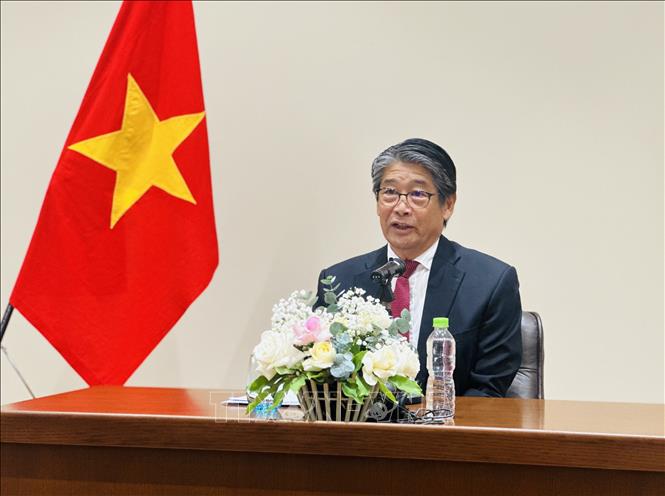 Đại sứ Đặc mệnh Toàn quyền Nhật Bản tại Việt Nam Ito Naoki chia sẻ những thông tin về quan hệ song phương và những tiến triển hợp tác nổi bật giữa Việt Nam - Nhật Bản thời gian qua. Ảnh: Việt Đức - TTXVN