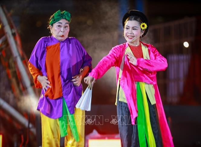 Những làn điệu Chèo truyền thống được giới thiệu tới công chúng qua các trích đoạn quen thuộc. Ảnh: Khánh Hoà - TTXVN