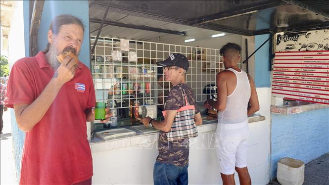 Một quầy bán đồ ăn nhanh tại thủ đô La Habana, Cuba. Ảnh: Phi Hùng - PV TTXVN tại Mỹ Latinh
