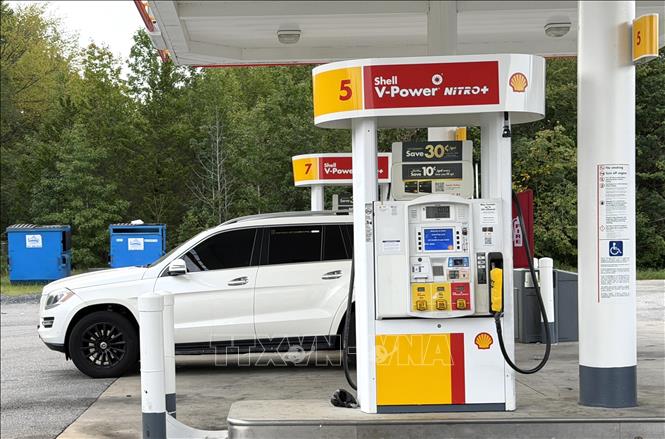 Trụ bơm xăng của hãng Shell tại một cây xăng ở bang Maryland (Mỹ). Ảnh: Ngọc Quang – PV TTXVN tại Mỹ