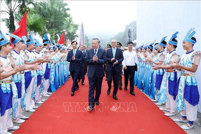Tổng Bí thư, Chủ tịch nước Tô Lâm dự Lễ kỷ niệm 72 năm Ngày Bác Hồ về thăm Đền Hùng (19/9/1954 - 19/9/2026) và khánh thành Tượng đài “Bác Hồ với Ngày hội non sông”. Ảnh: Thống Nhất – TTXVN