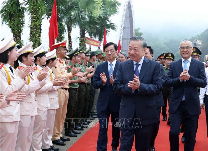 Tổng Bí thư, Chủ tịch nước Tô Lâm dự Lễ kỷ niệm 72 năm Ngày Bác Hồ về thăm Đền Hùng (19/9/1954 - 19/9/2026) và khánh thành Tượng đài “Bác Hồ với Ngày hội non sông”. Ảnh: Thống Nhất – TTXVN