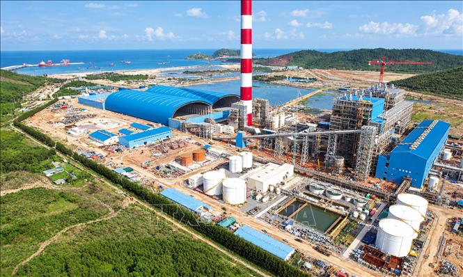 Dự án Nhà máy Nhiệt điện Quảng Trạch I công suất 1.403 MW đã đạt 99,55% tiến độ tổng thể; dự kiến tổ máy số 1 vận hành thương mại vào tháng 11/2026 và tổ máy số 2 vào tháng 12/2026. Ảnh: Nguyên Linh - TTXVN