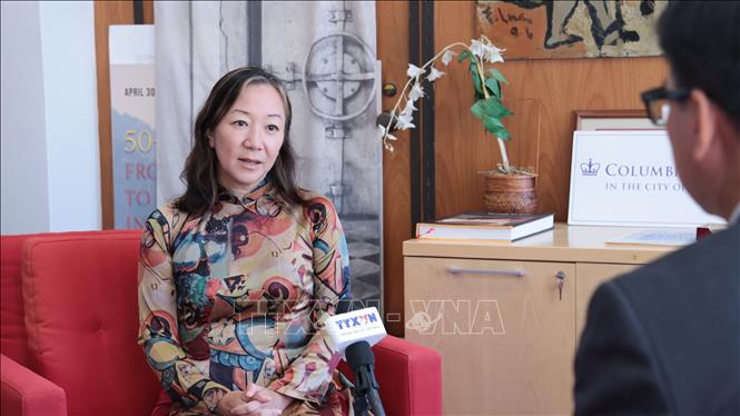 Giáo sư Nguyễn Thị Liên Hằng, Giám đốc Viện Nghiên cứu Đông Á Weatherhead (Đại học Columbia, Mỹ) trả lời phỏng vấn TTXVN. Ảnh: Lê Hoàng - Phóng viên TTXVN tại Mỹ