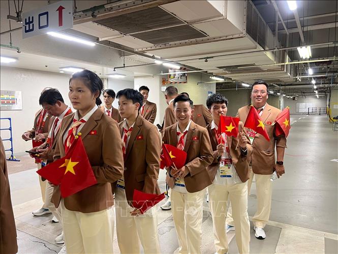 Các VĐV Việt Nam tham dự Lễ khai mạc ASIAD 20. Ảnh: TTXVN phát