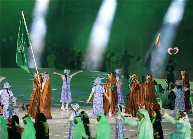 Đoàn thể thao Ảrập Xêút diễu hành trong lễ khai mạc ASIAD 20 tại thành phố Nagoya, Nhật Bản, ngày 19/9/2026. Ảnh: THX/TTXVN phát