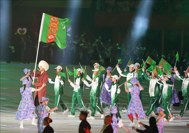 Đoàn thể thao Turkmenistan diễu hành trong lễ khai mạc Đại hội Thể thao châu Á lần thứ 20 (ASIAD 20) tại thành phố Nagoya, Nhật Bản ngày 19/9/2026. Ảnh: THX/TTXVN phát