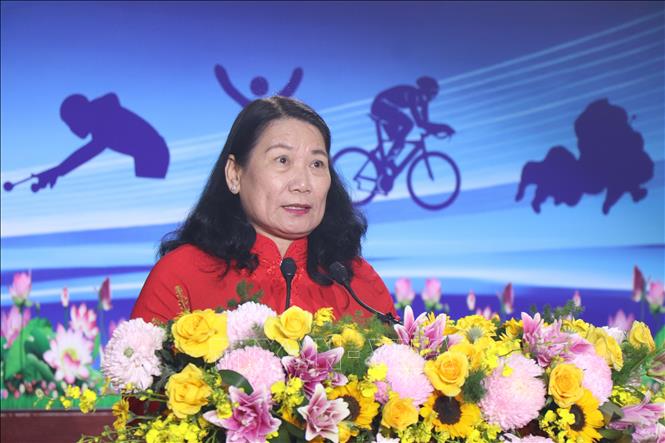 Bà Nguyễn Thị Bé Mười, Phó Chủ tịch UBND tỉnh Vĩnh Long phát biểu khai mạc tại Đại hội. Ảnh: Lê Thúy Hằng – TTXVN 