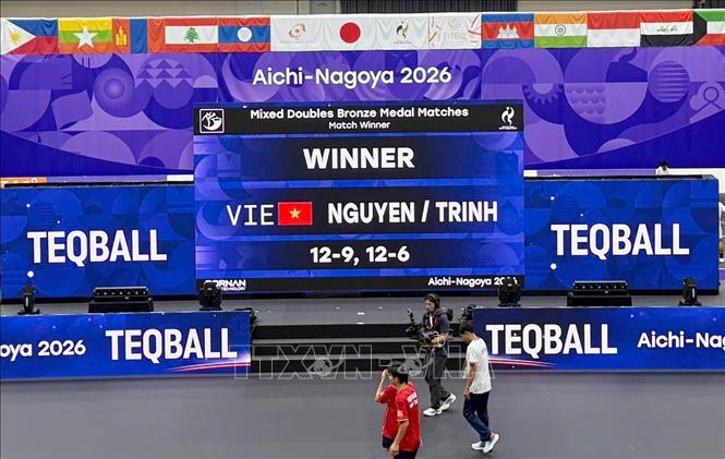 Ở trận tranh HCĐ, 2 VĐV Minh Tân và Gia Nghi vượt qua cặp VĐV Ấn Độ với tỷ số 2-0, lần lượt 12-9 và 12-6. Ảnh: TTXVN phát