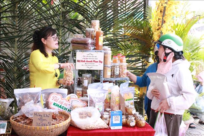 Phiên chợ nông nghiệp xã Đăk Hà năm 2026 được tổ chức từ 17 – 19/9, thu hút đông đảo người dân, du khách đến tham quan, mua sắm. Ảnh: Dư Toán - TTXVN