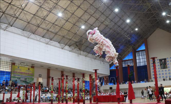 Màn so tài đặc sắc của các đội thi Lân. Ảnh: Văn Dũng - TTXVN