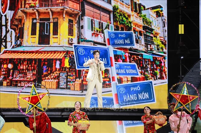Tiết mục nghệ thuật tại chương trình. Ảnh: Khánh Hoà - TTXVN